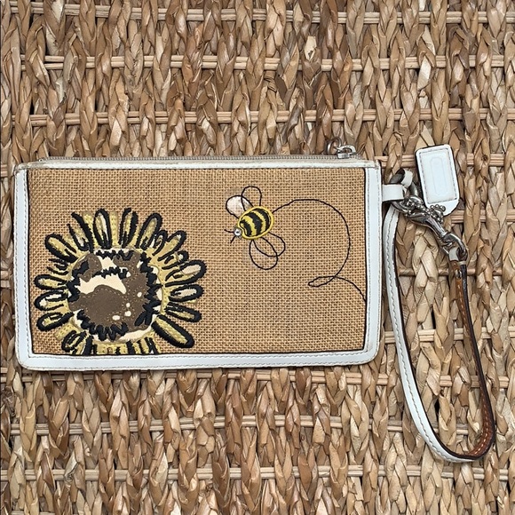 Coach Burlap Bee Wristlet 🐝 - Picture 2 of 8